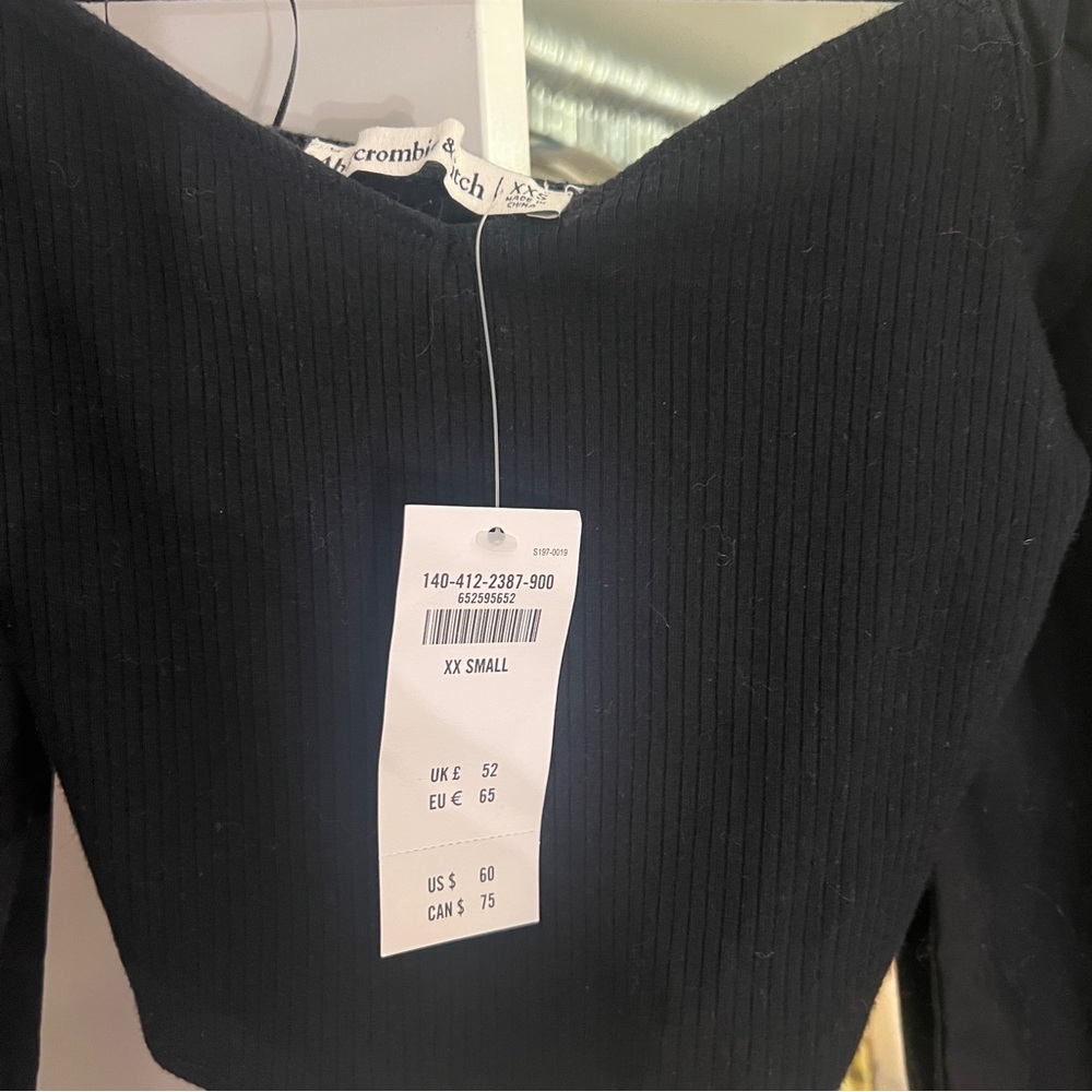 Abercrombie and Fitch Puff Sleeve Top - Picture 2 of 2